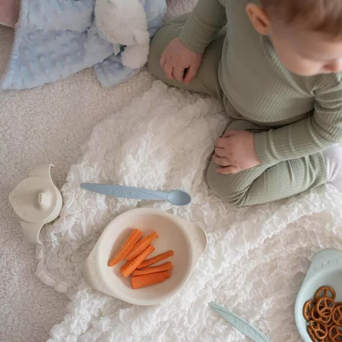  Familym Bioműanyag baba étkészlet szett 6 hónapos kortól krémfehér