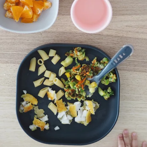 Béaba Szilikon étkező szett - 4 db - Éjkék Baba tányér, tálka, pohár, kanál