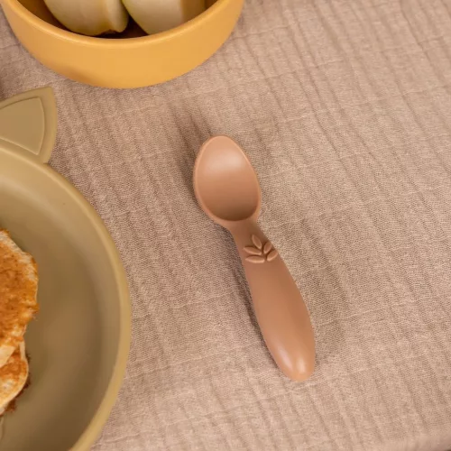 Nuuroo szilikon 4 részes étkészlet- Csoki zsiráf baba pohárral szilikon csúszásmentes kanállal