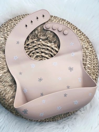 Előke (Fehér margaréta) púder alapon Mushie, baba előke