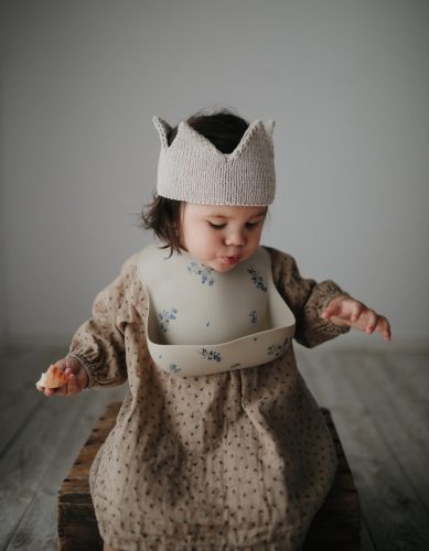 Előke (Lila virág) Mushie, baba előke