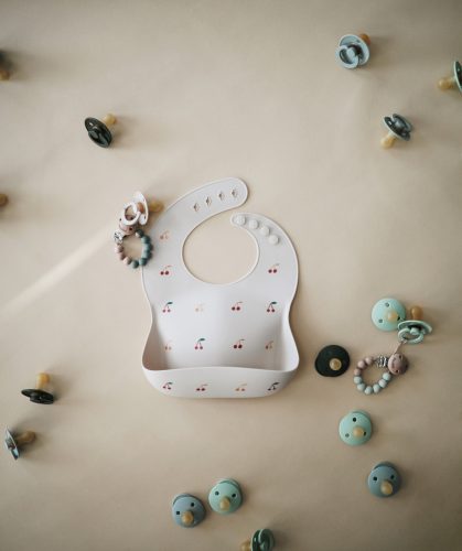 Előke (Cseresznye) Mushie, baba előke