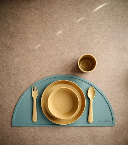 Kanál-villa szett (Mustársárga) Mushie baba kanál, baba villa, gyermek evőeszközkészlet