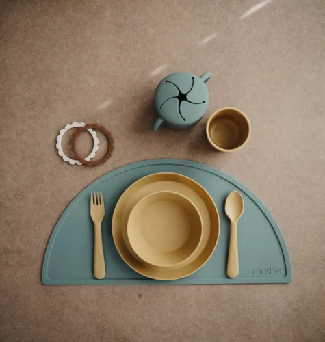 Kanál-villa szett (Mustársárga) Mushie baba kanál, baba villa, gyermek evőeszközkészlet