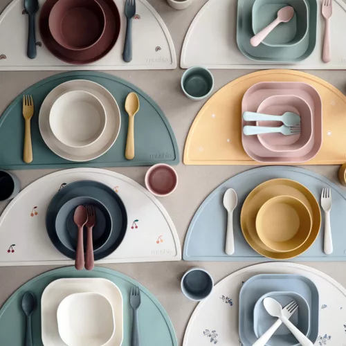 Kanál-villa szett (Púderrózsaszín) Mushie baba kanál, baba villa, gyermek evőeszközkészlet