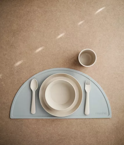 Kanál-villa szett (Krémfehér) Mushie baba kanál, baba villa, gyermek evőeszközkészlet