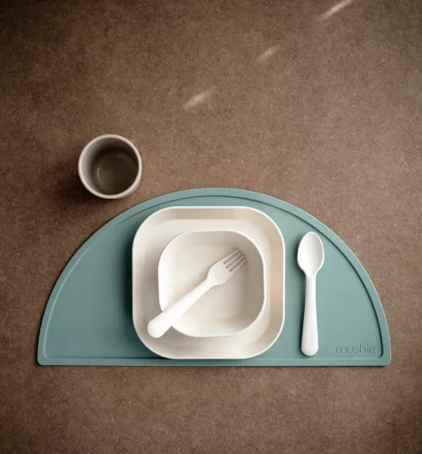 Kanál-villa szett (Krémfehér) Mushie baba kanál, baba villa, gyermek evőeszközkészlet