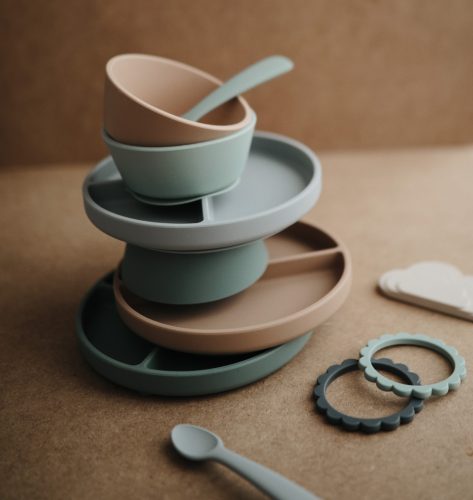 Szilikon mélytányér (Szellő) Mushie tapadókorongos baba tál