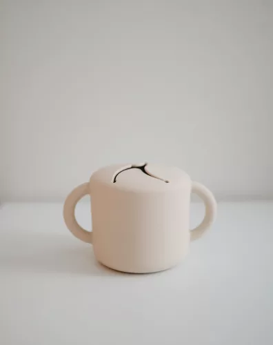 Mushie Nasitartó (Krémfehér) Mushie