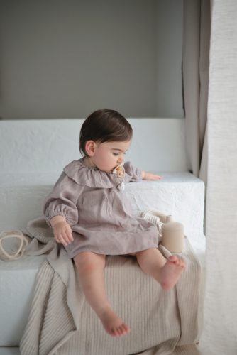 Szilikon itatópohár (Homok) Mushie baba pohár