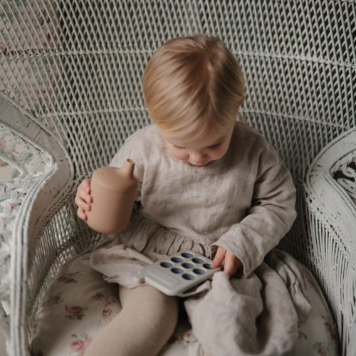 Szilikon itatópohár (Bézs) Mushie baba pohár