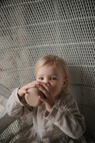 Szilikon itatópohár (Bézs) Mushie baba pohár