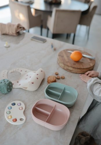 Előke (Fekete virág) Mushie, baba előke