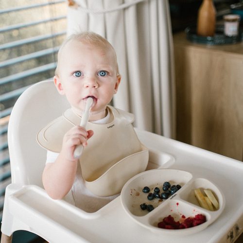 BabyOno előke szilikon ultravékony állítható bézs 1639/04 baba előke, pajzs