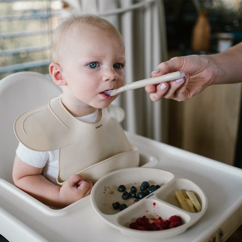 BabyOno előke szilikon ultravékony állítható bézs 1639/04 baba előke, pajzs