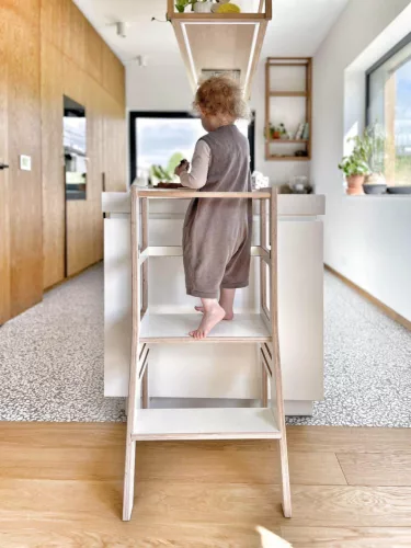 MecanWood konyhai fellépő, tanulótorony, állítható magasságú PRÉMIUM – Fehér-montessori torony, mini fellépő nélkül